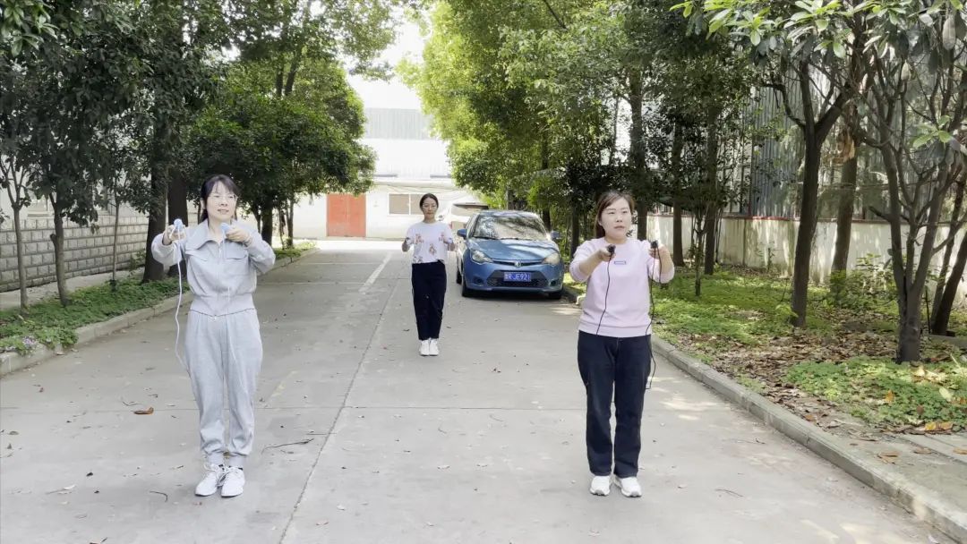 跳繩.jpg 跳繩.jpg