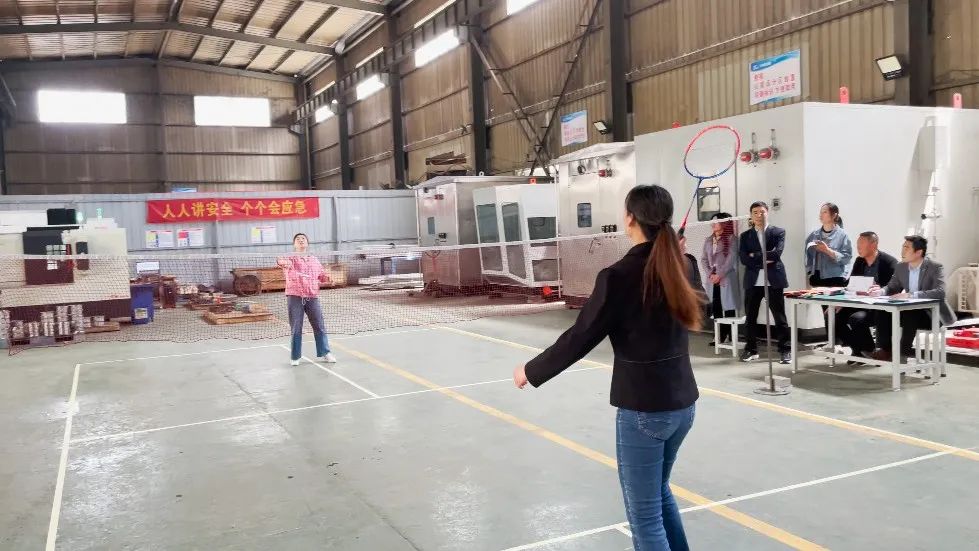 羽毛球.jpg 羽毛球.jpg